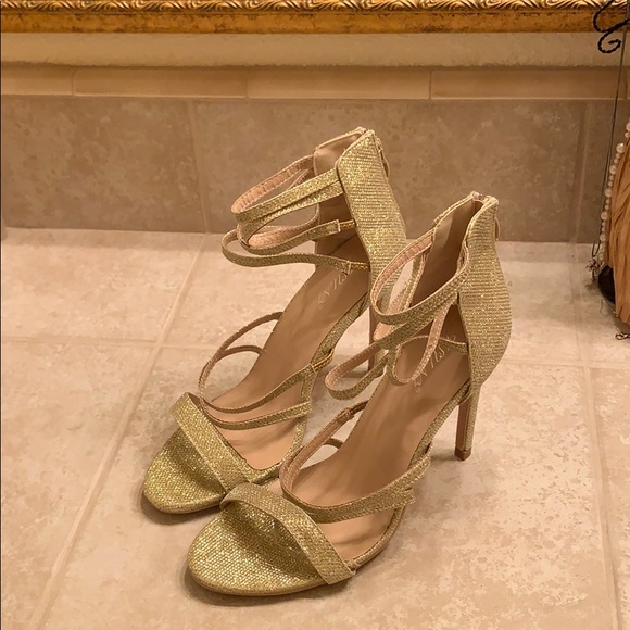 Gold strappy heels - Picture 2 of 3